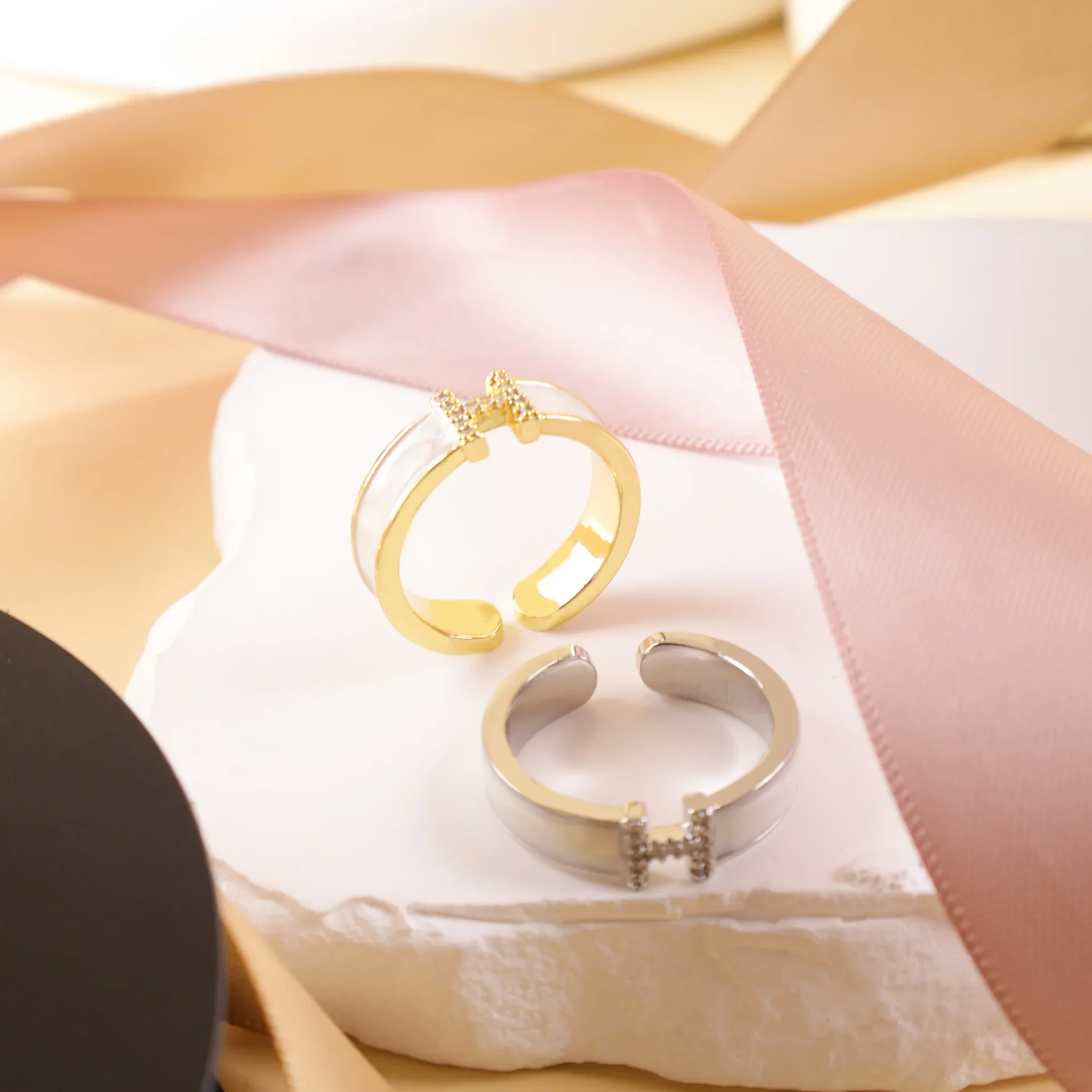 أنيقة H رسالة الزركون حلقة مفتوحة للنساء الفاخرة الحد الأدنى تصميم المشاعر الراقية INS موضة الاتجاه الإكسسوارات والمجوهرات