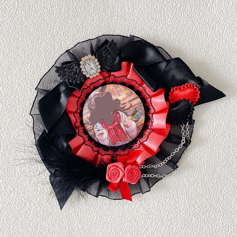 Porte-badge rond noir en peluche et dentelle, badge de personnage de dessin animé ou de jeu, fait main, pour fans d'anime, de célébrités ou d'idols, support de présentation de badges, décoration de rangement, idéal pour la rentrée scolaire, la saison des diplômes, la saison des réunions d'anciens, Halloween, Pâques, cadeaux de fêtes, petits articles créatifs Lolita, articles Gumi, Itabag, Itaboard, accessoires de matériel, porte-badge.