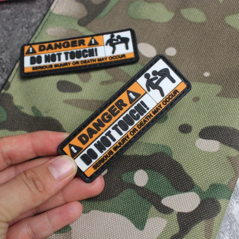 1PCS Creative Morality Badge DANGER DO NOT TOUCH, SERIOUS INJURY or DEATH MAY OCCUR DECAL Rubber Backpack Sticker Arm Badge