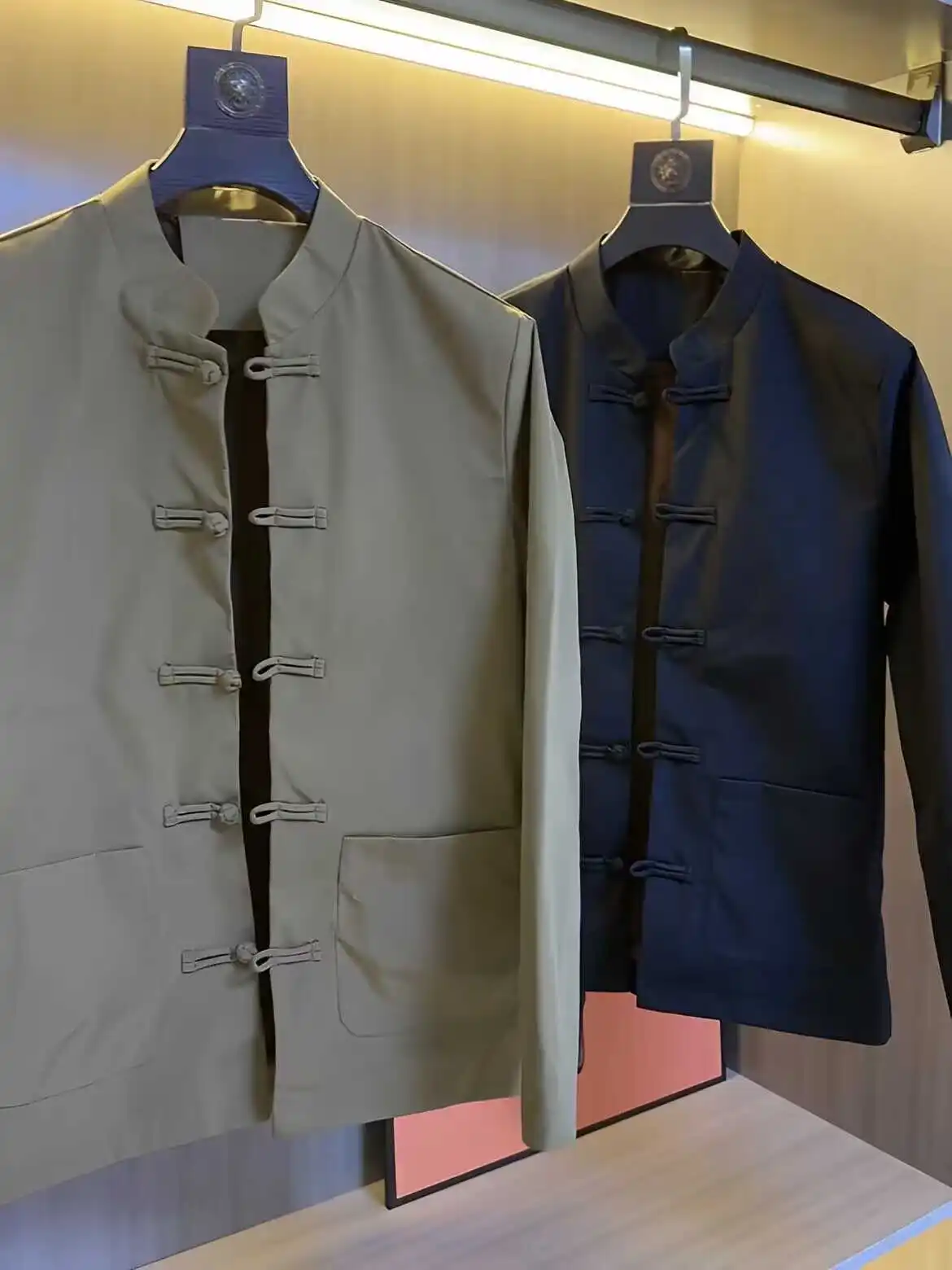 

Spring 2024 Men's Faion Slim Fit Casual Chinese Tang Suit Jaet Coat with Button Closure Warmth Youth ular Long Sve