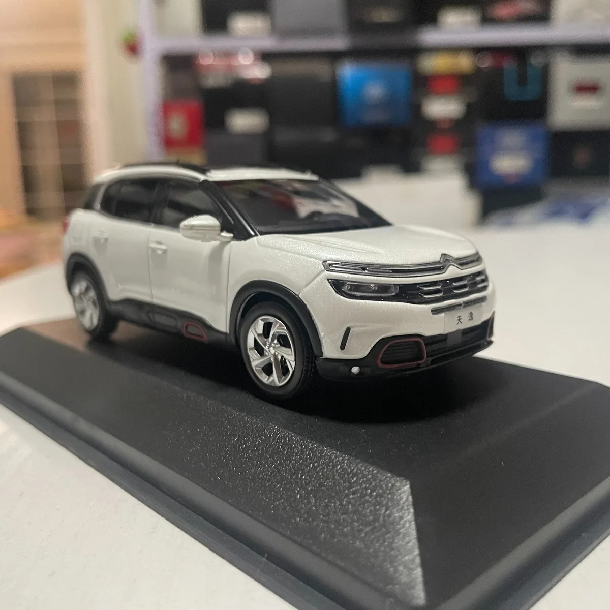 

1:43 Scale Citroen C5 AIRCROSS SUV Alloy Car Model Collection Ornaments