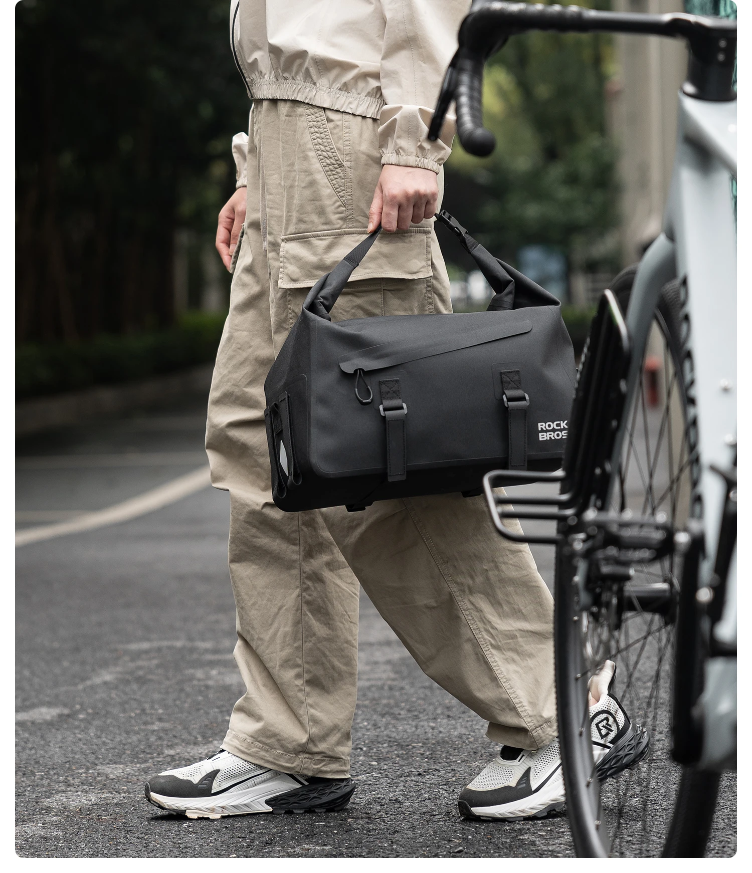 ROCKBROS Fahrrad-Gepäckträgertasche Erweiterbar 16L Große Kapazität Wasserdichte Rücksitztasche Tragbare Schultertasche Fahrrad-Zubehör – Detail 16