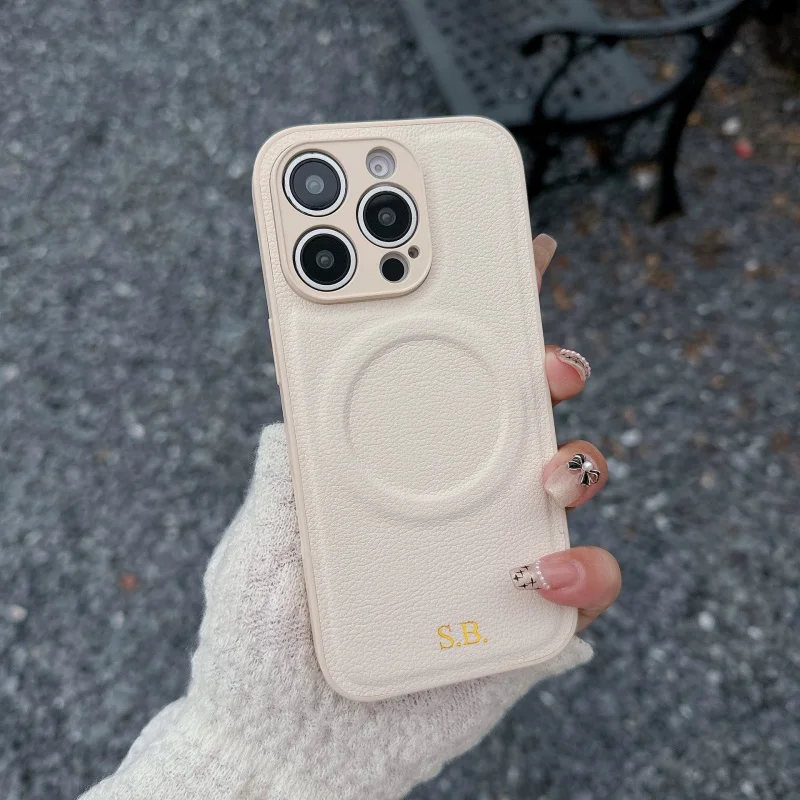 iPhone 14、12、13、15、16、17 Pro Max、14、15、16 Plus用、ゴールド・シルバーの名前入りマグネット式レザーPUケース、レンズ保護付き