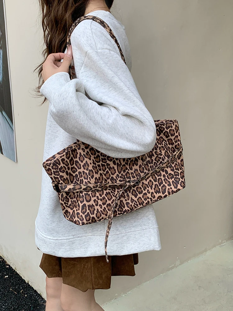 2025 가을/겨울 신상 레오파드 프린트 숄더백, 패셔너블하고 캐주얼한 겨드랑이 가방, 여성용 데일리 출퇴근 가방