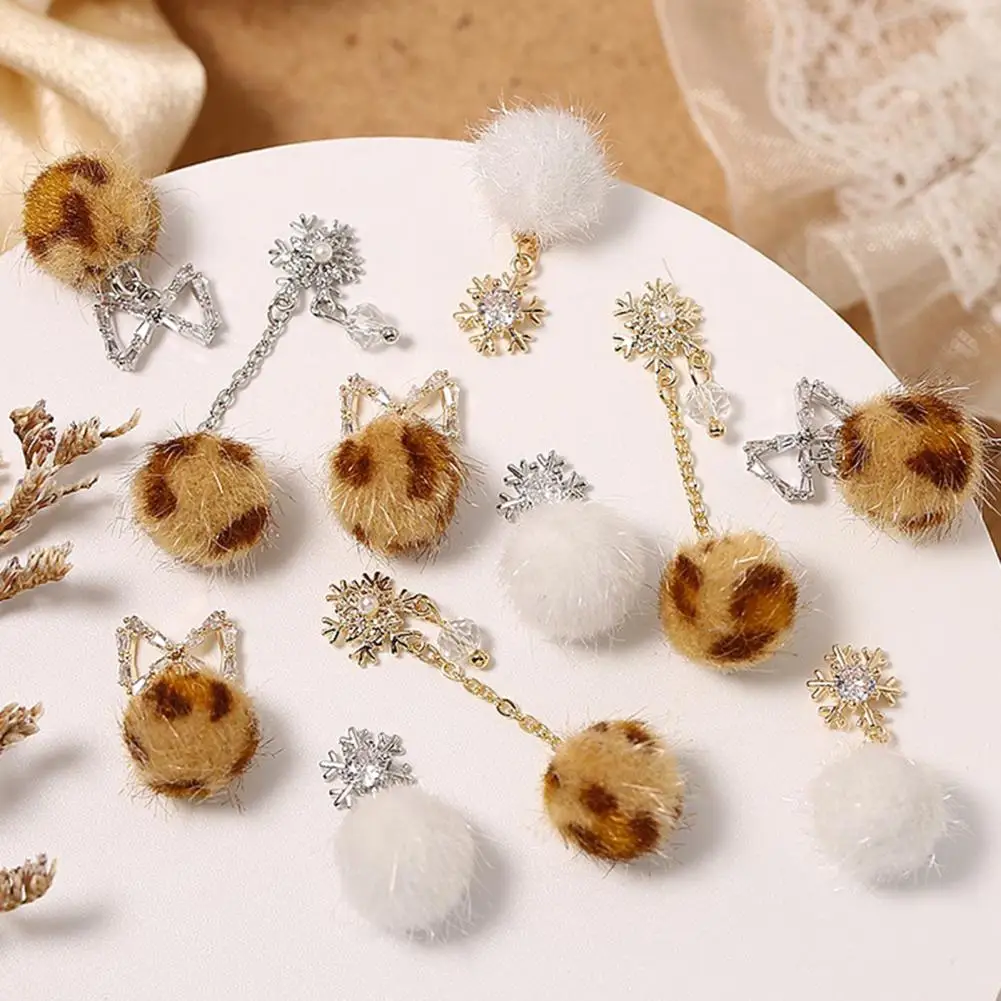 Nail Art Chain Dazzling Easy Paste Rust-proof Hairball Tassel Pendant Bow Chain Nail Decor Nail Art Hairball Decorative