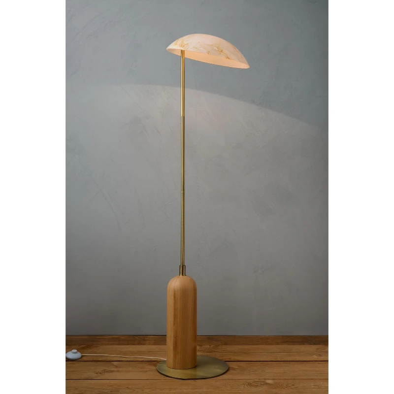 

American retro shell floor lamp, bedroom, living room, next to the sofa, French medieval advanced sense wabi **** wind vertical