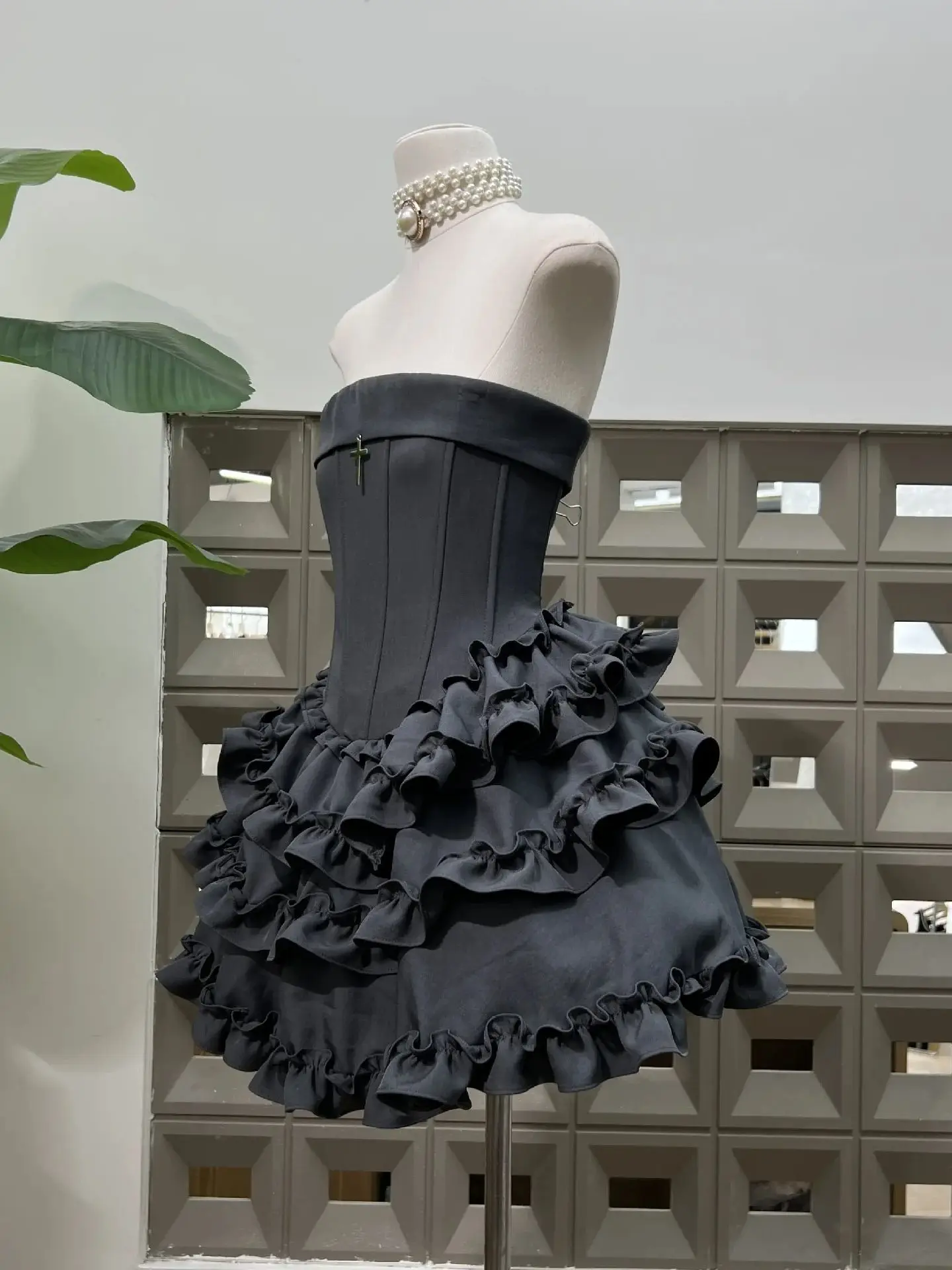 Novo luxo babados design em camadas moda verão bodycon sem alças mini vestidos elegantes femininos formal festa de aniversário clube vestido