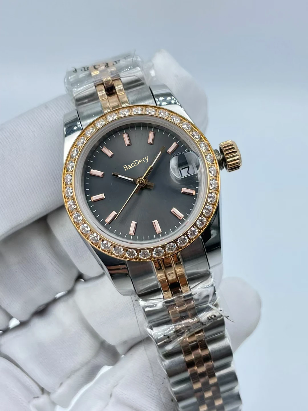 

26mmChic Women’s Wrist Watch with Calendar Window and Diamond Accent