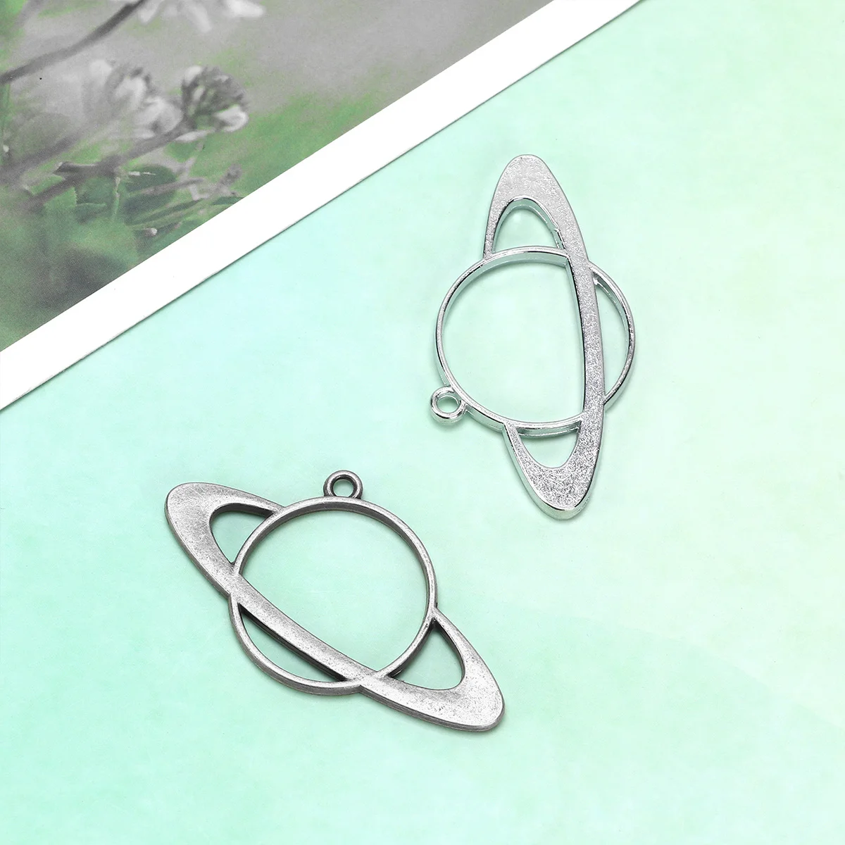 

8Pcs Hollow Planet Alloy Pendant Charms DIY Jewelry Making Accessories Necklace Bracelet Keychain Charms Alloy Pendant Frame