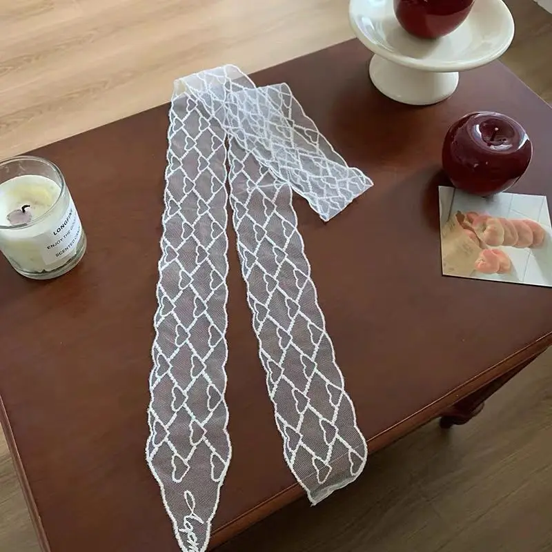 Pañuelo encaje blanco mujer moda verano - usage example