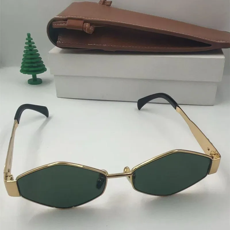 Luxurious, stylish, elegant, and high-quality sunglasses - same style for men and women