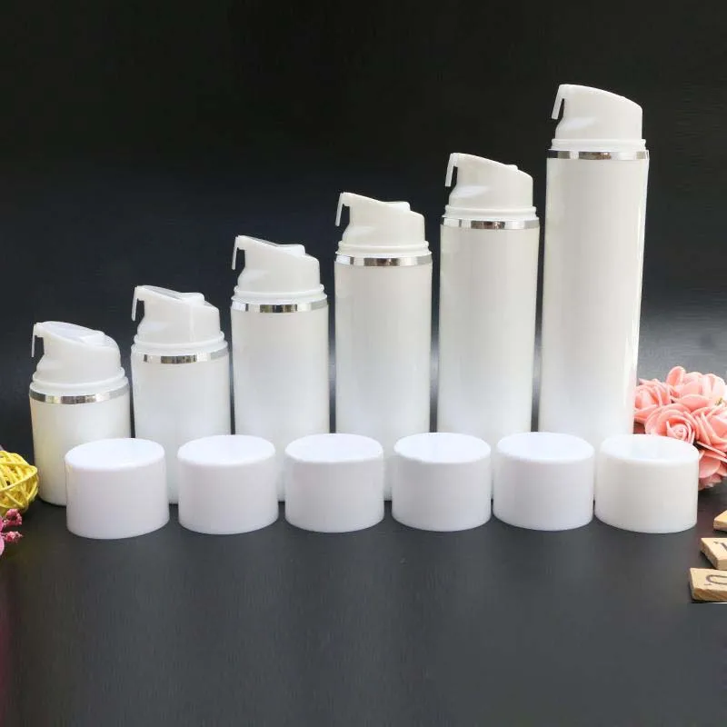 Butelka airless z białego plastiku o pojemności 50 ml z srebrną linią, do pakowania balsamów/emulsji/sery/kremów przeciwsłonecznych z filtrem UV/podkładek do pielęgnacji skóry.