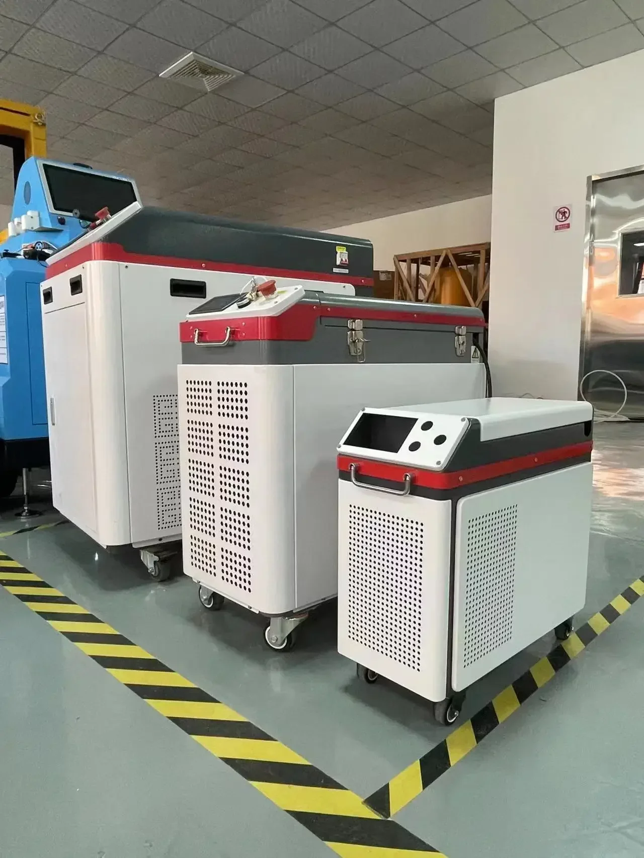 Trolley Cart Type 300W Air Cooling Pulsed Fiber  Cleaner Rust Removal Cleaning Machine