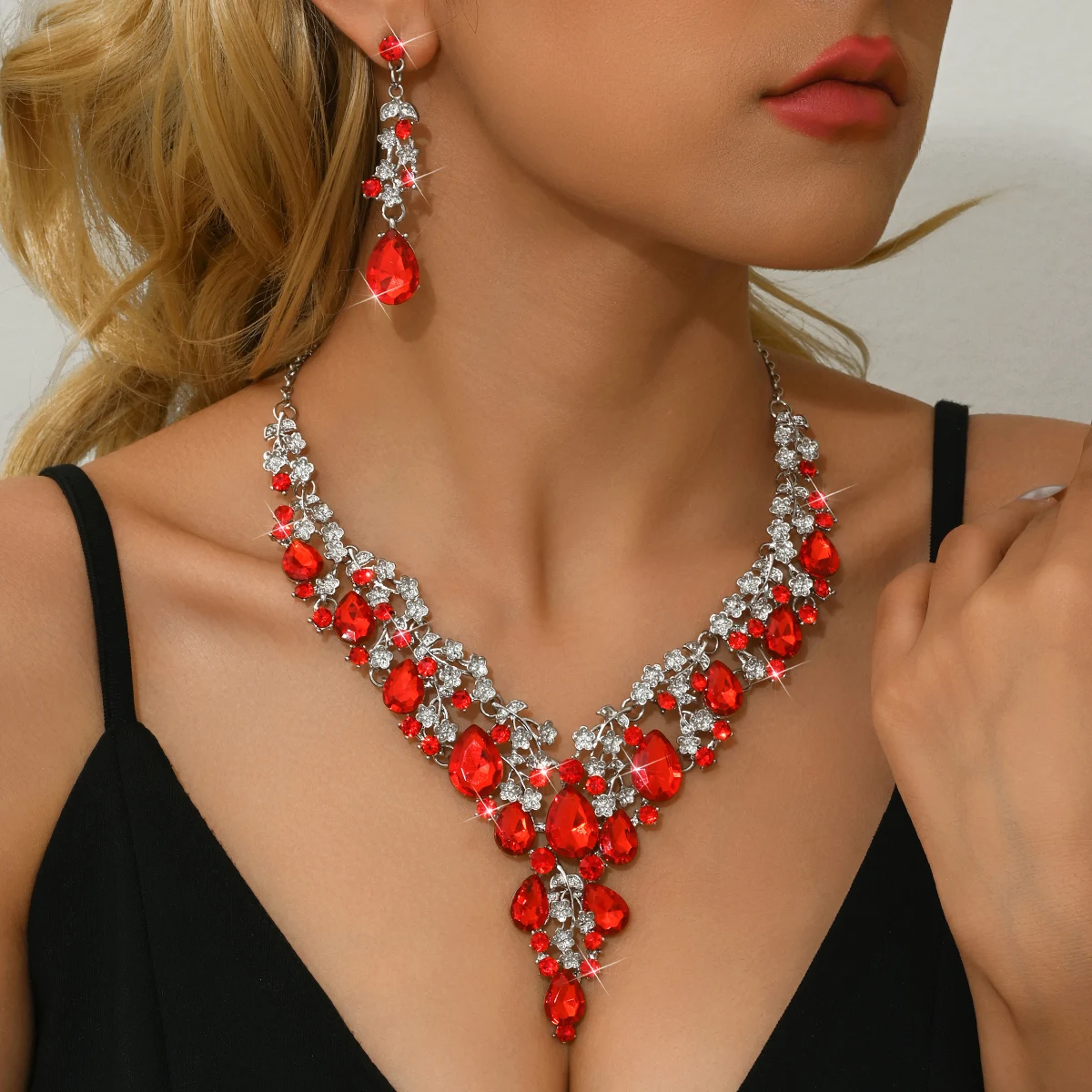 Edles Brautkleid mit Diamantbesatz, Prunkvolle Halskette, Ohrring-Set, Beliebtes Geschenk-Accessoire für Mädchen – Detail 26