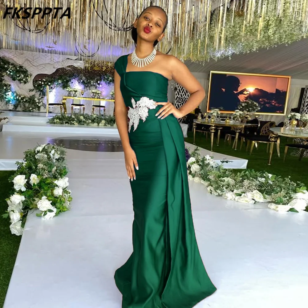 New 2025 Long Green Bridesmaid Dresses White Appliques Strapless One Shoulder Mermaid Wedding Party Gowns Custom Made