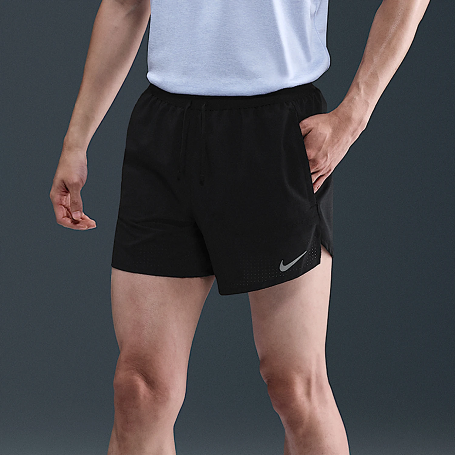 

Оригинальные мужские беговые шорты Nike Stride Dri-FIT HV2194-010
