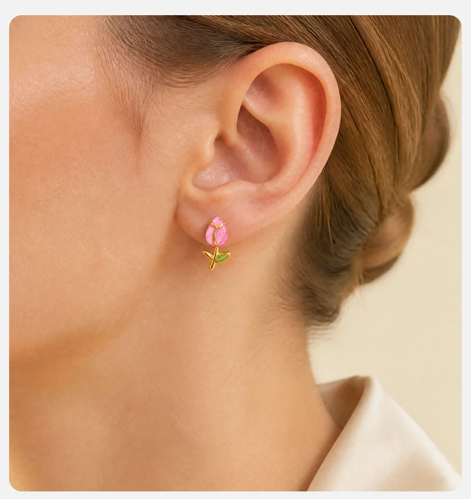 Vnox vergoldete Rosenblüten-Ohrringe für Damen, Edelstahl, niedliche rosa Emaille-Ohrstecker, französischer Stil, ästhetischer Schmuck – Detail 2