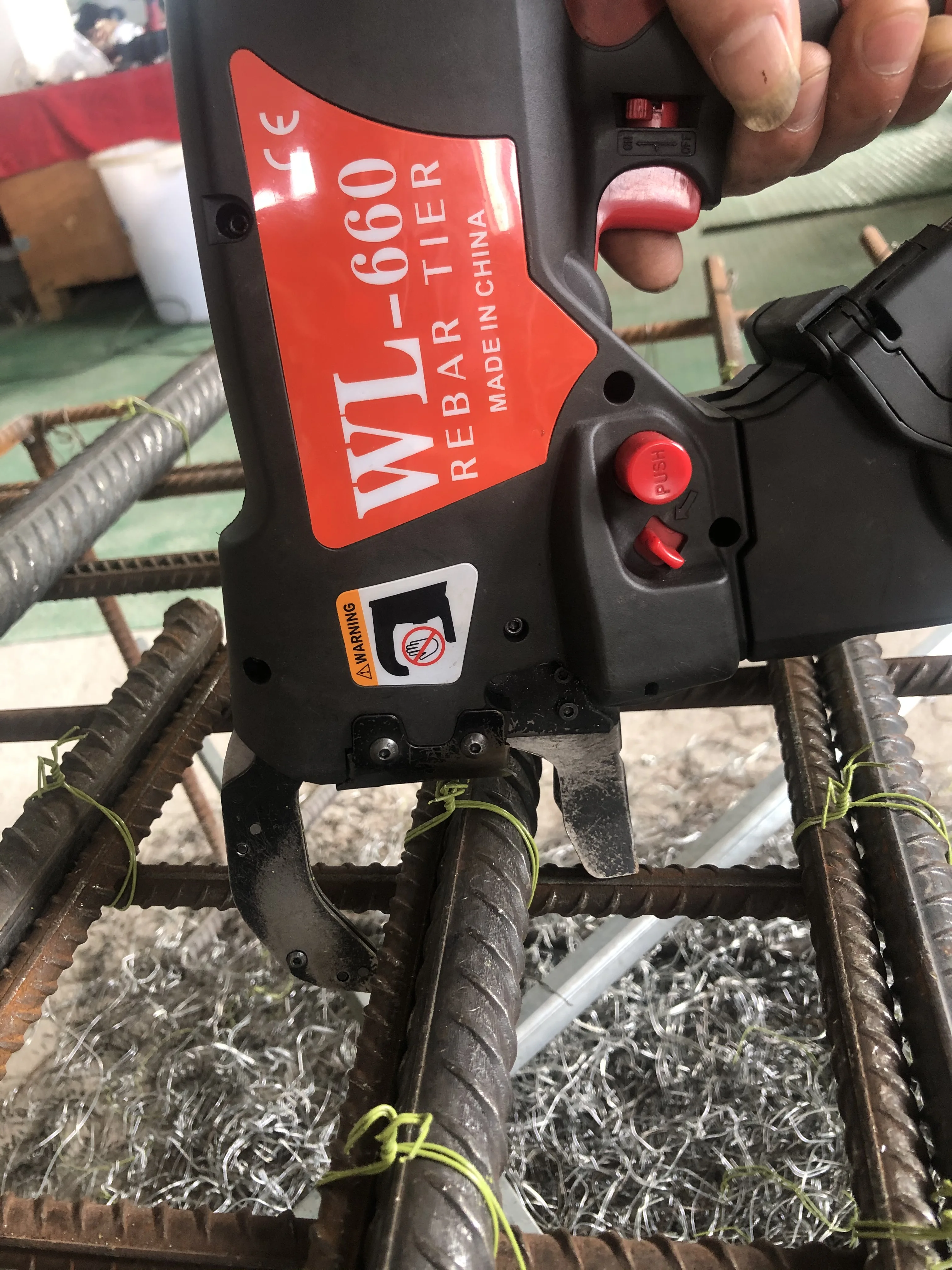 เครื่องมือผูกเหล็กเส้นแบบแมนนวล WL-660 เครื่องผูกลวดเหล็กเส้นขับเคลื่อนด้วยแบตเตอรี่