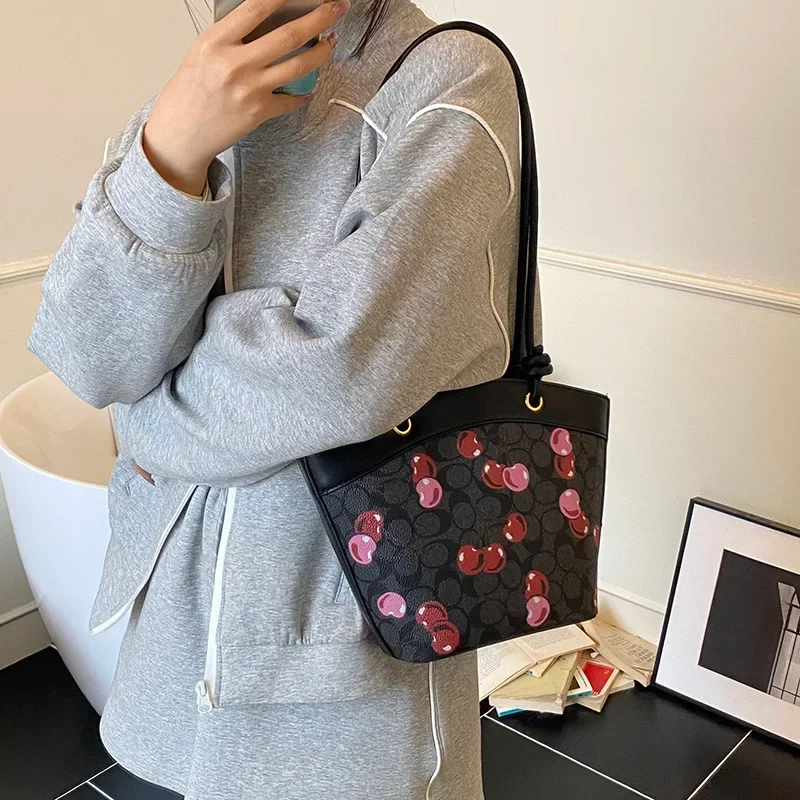 

Women's Large-Capacity Temperament Commuter Tote - Stylish Printed Bucket Bag, Versatile Shoulder/Underarm