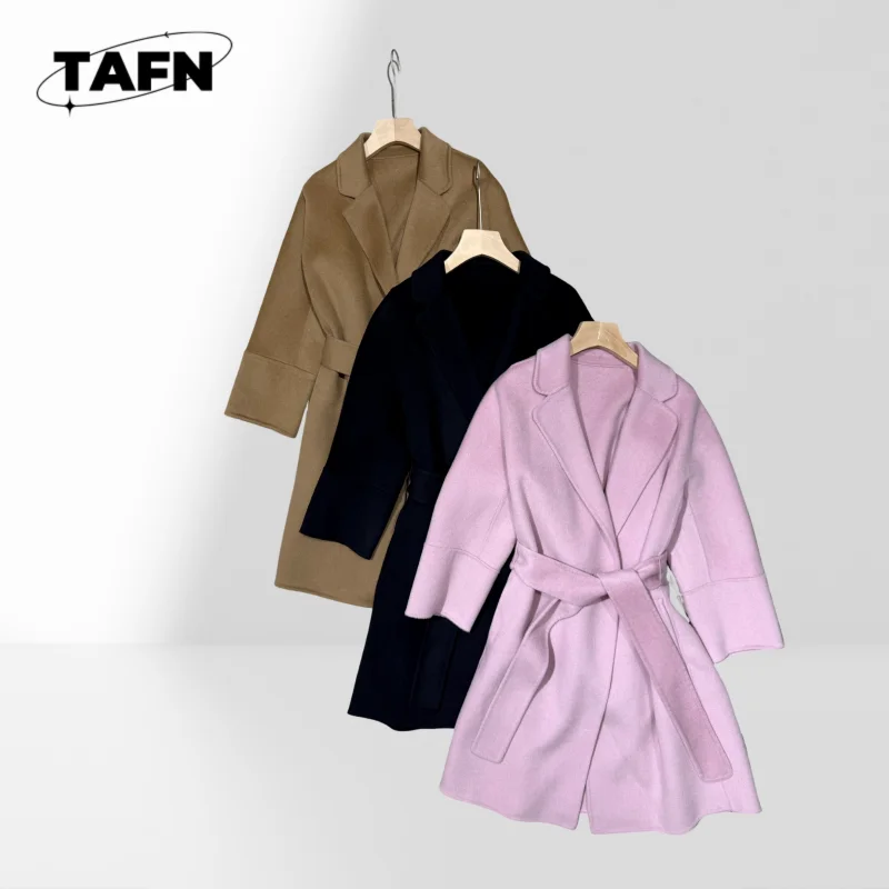 

Тренч с поясом для работы или путешествий Тренч с большими карманами Женский простой плащ с воротником с лацканами на осень AI1433