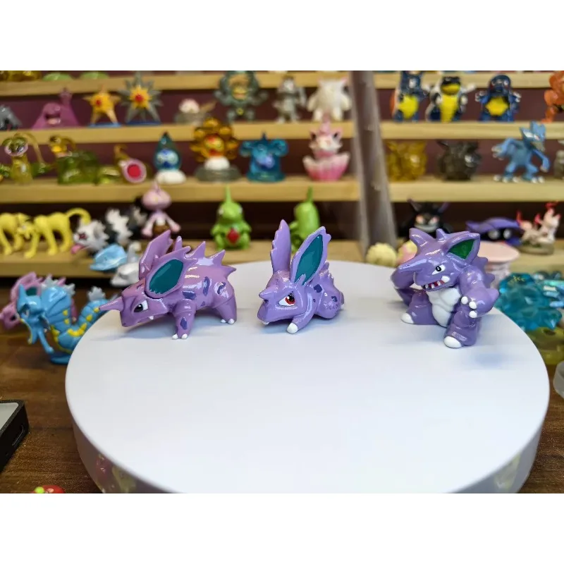 Figura Coleccionable de la Línea de Evolución de Pokemon Nidoran, Nidorino y Nidoking
