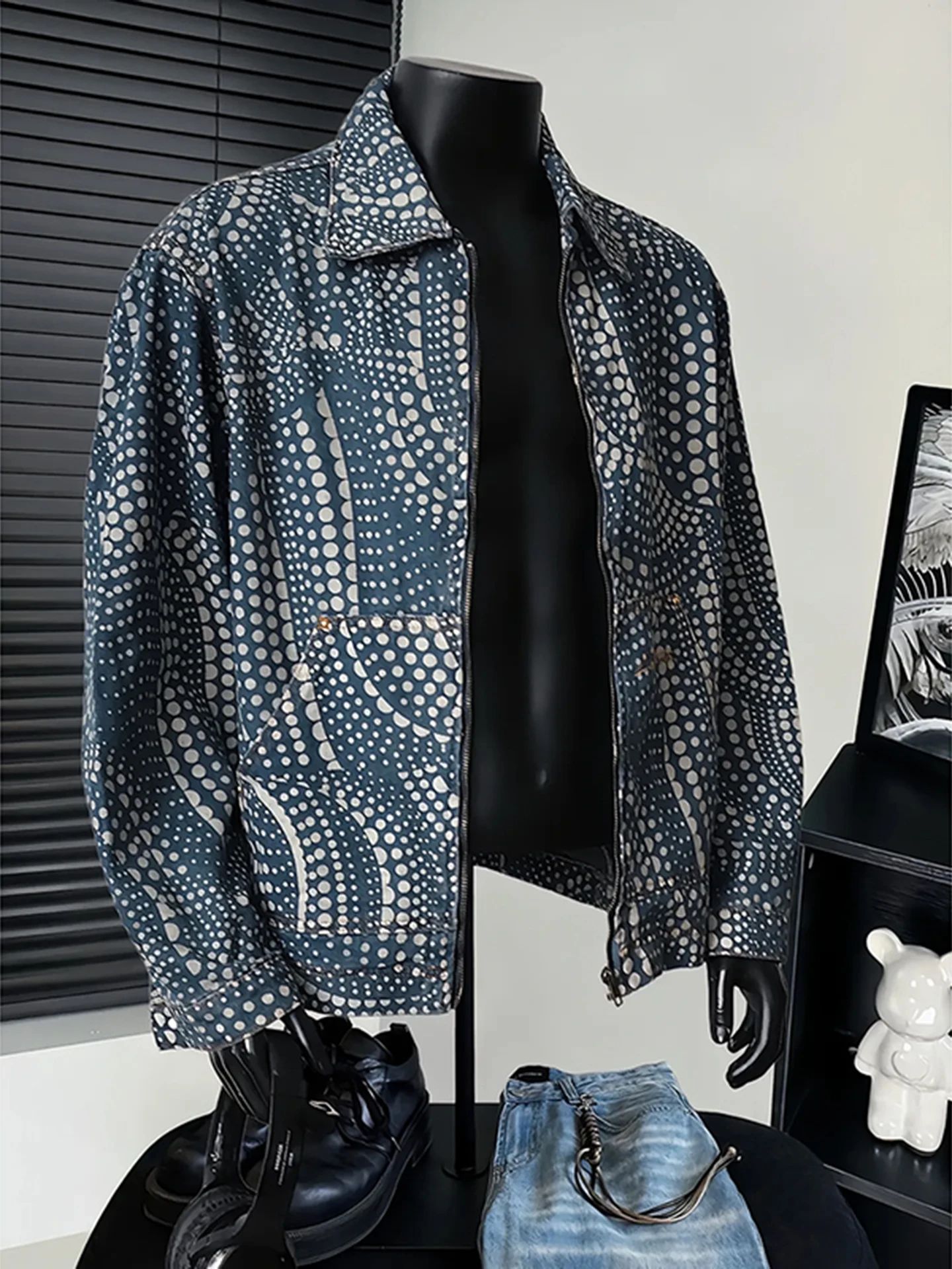 

Мужская куртка синего цвета в горошек с дизайнерскими элементами на плечах, осенне-зимняя, в американском стиле, высокого качества, с отложным воротником, на молнии, повседневная верхняя одежда