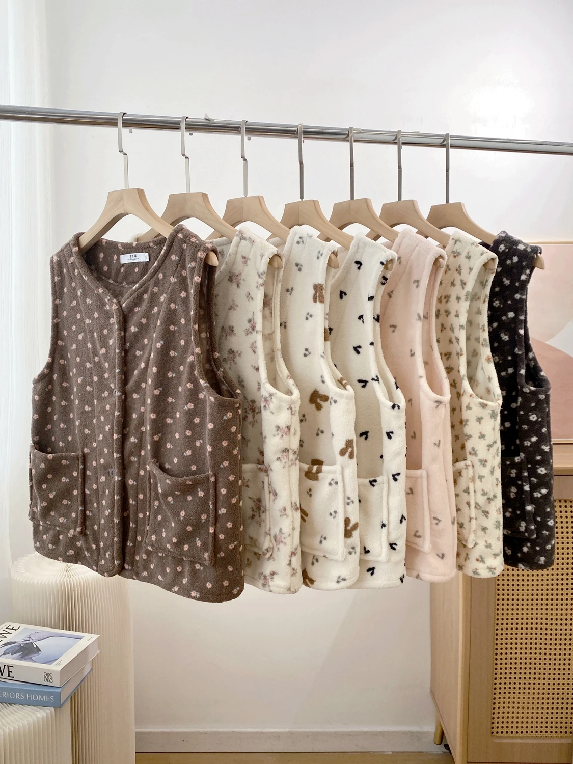 Women's Coral Fleece Vest Autumn Winter Thickened Floral Embroidery Outerwear Home Clothes Top Warmth Commute Style Polyester
