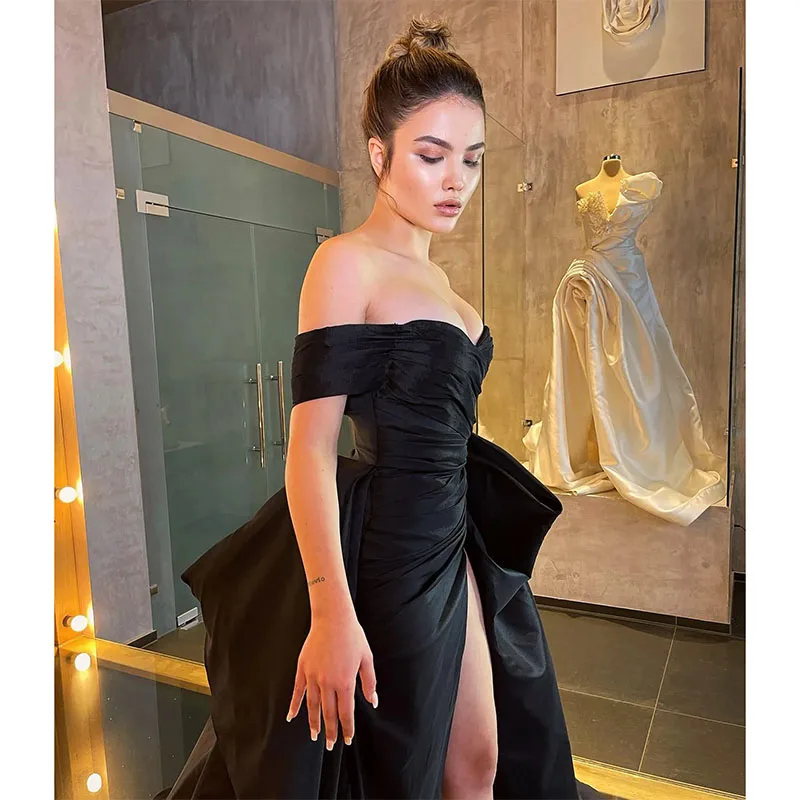 Elegante vestido largo de noche negro con hombros descubiertos para fiesta de graduación, vestido de tren de barrido dividido para ocasiones especiales