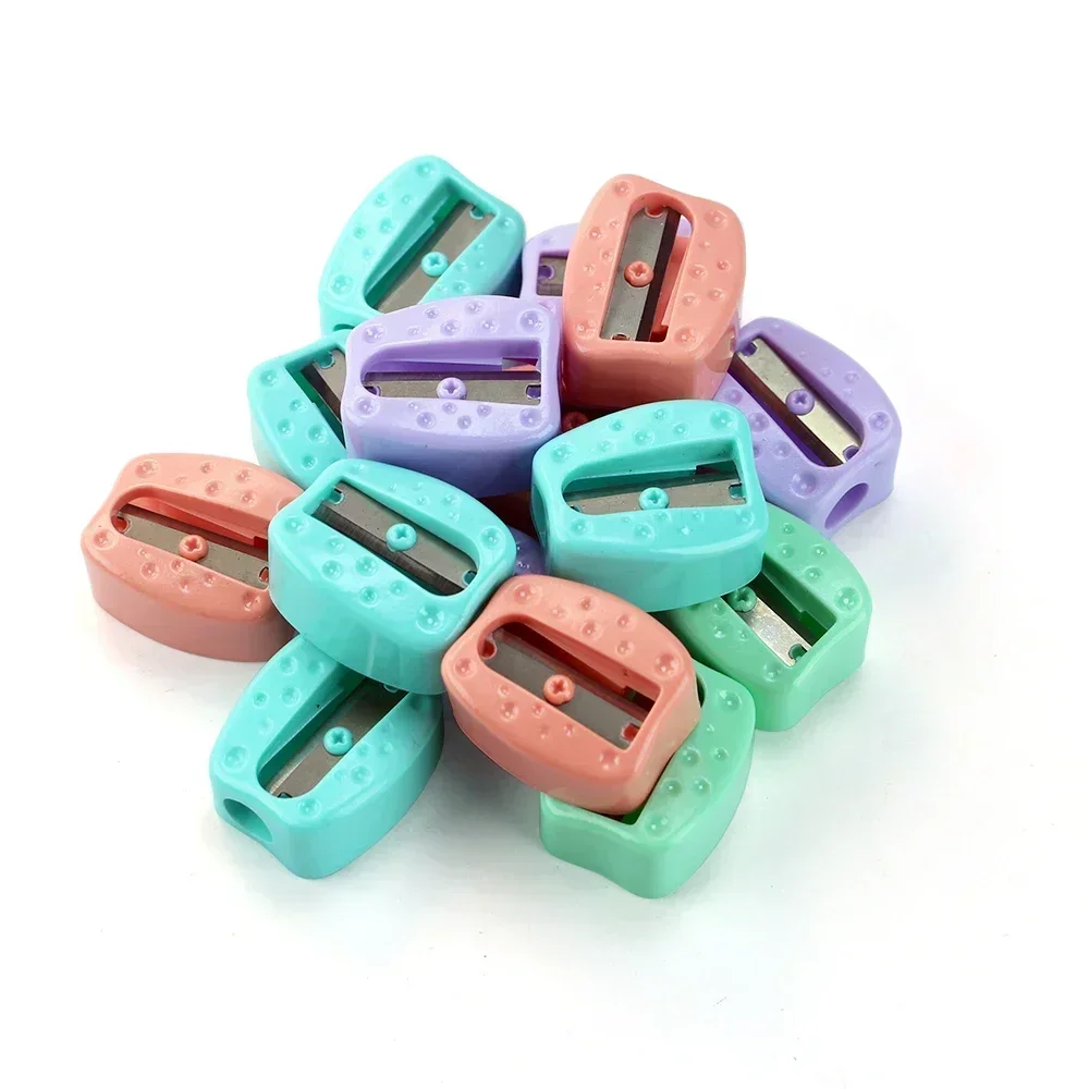 Top Creative simple small single-hole handheld children's pencil sharpener Learning Office supplies stationery  1804-MC