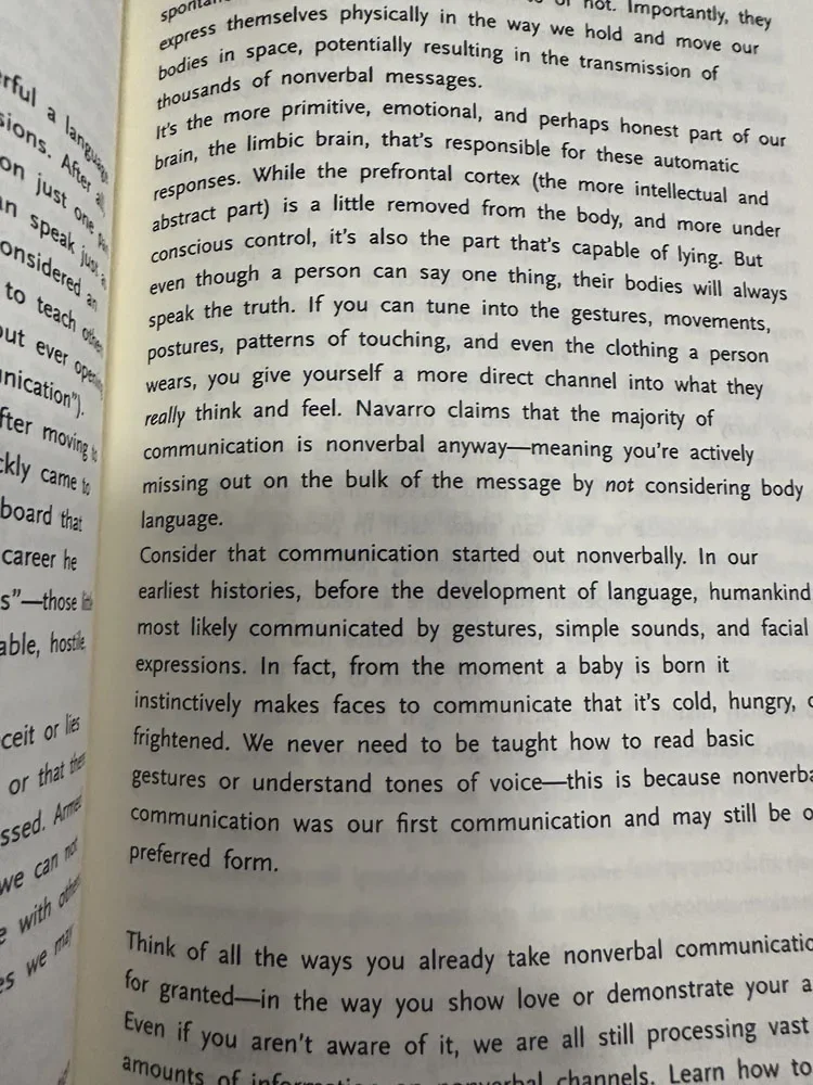 Imagem -03 - Leia as Pessoas Como um Livro: Como Analisar Compreender e Prever Emoções Pensamentos Intenções e Comportamentos das Pessoas