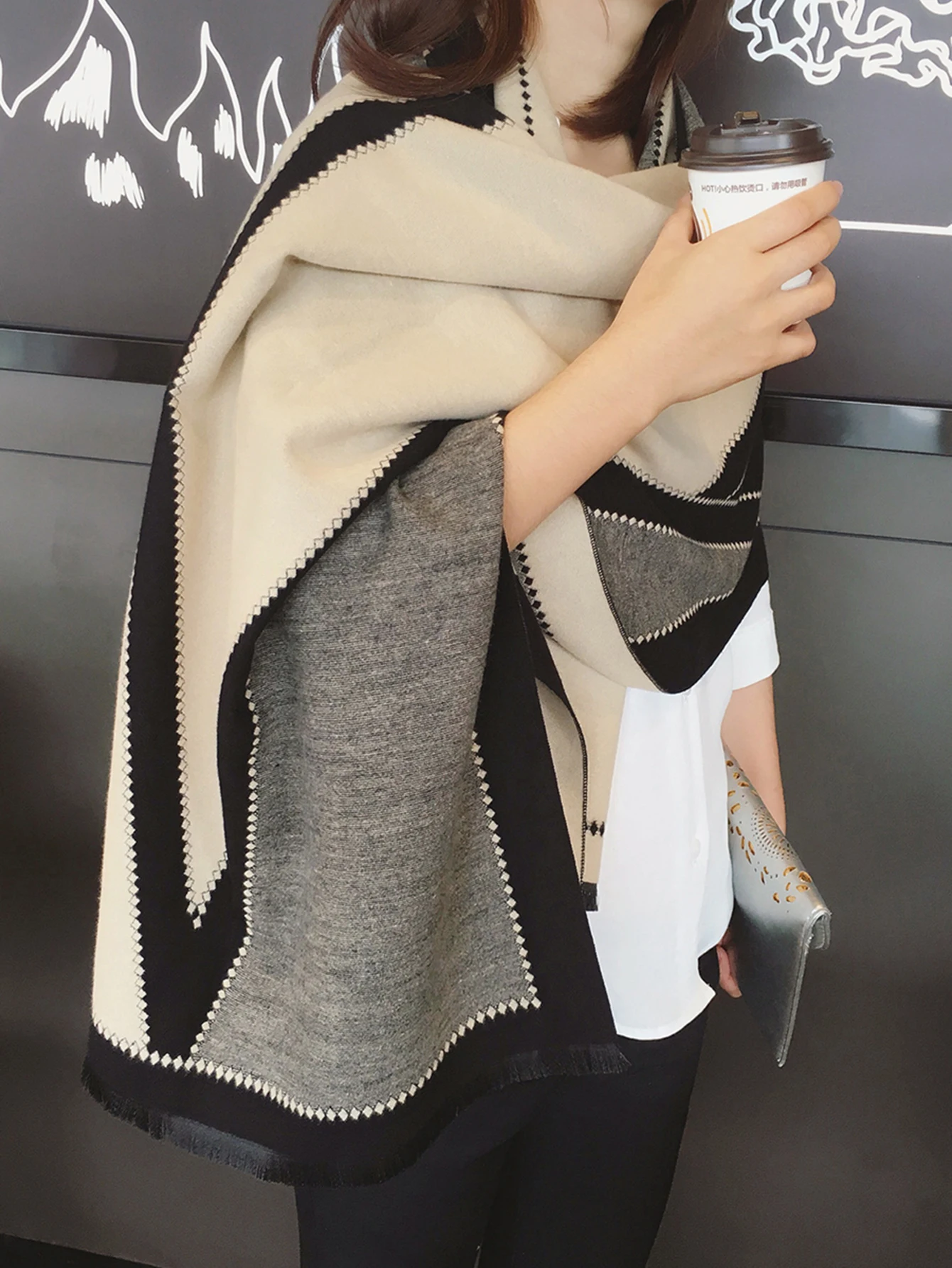 وشاح أسود ممتاز للنساء شتاء 2025 نمط كوري عصري متعدد الاستخدامات دافئ الرقبة أدفأ كبير الباشمينا ملابس خارجية راقية