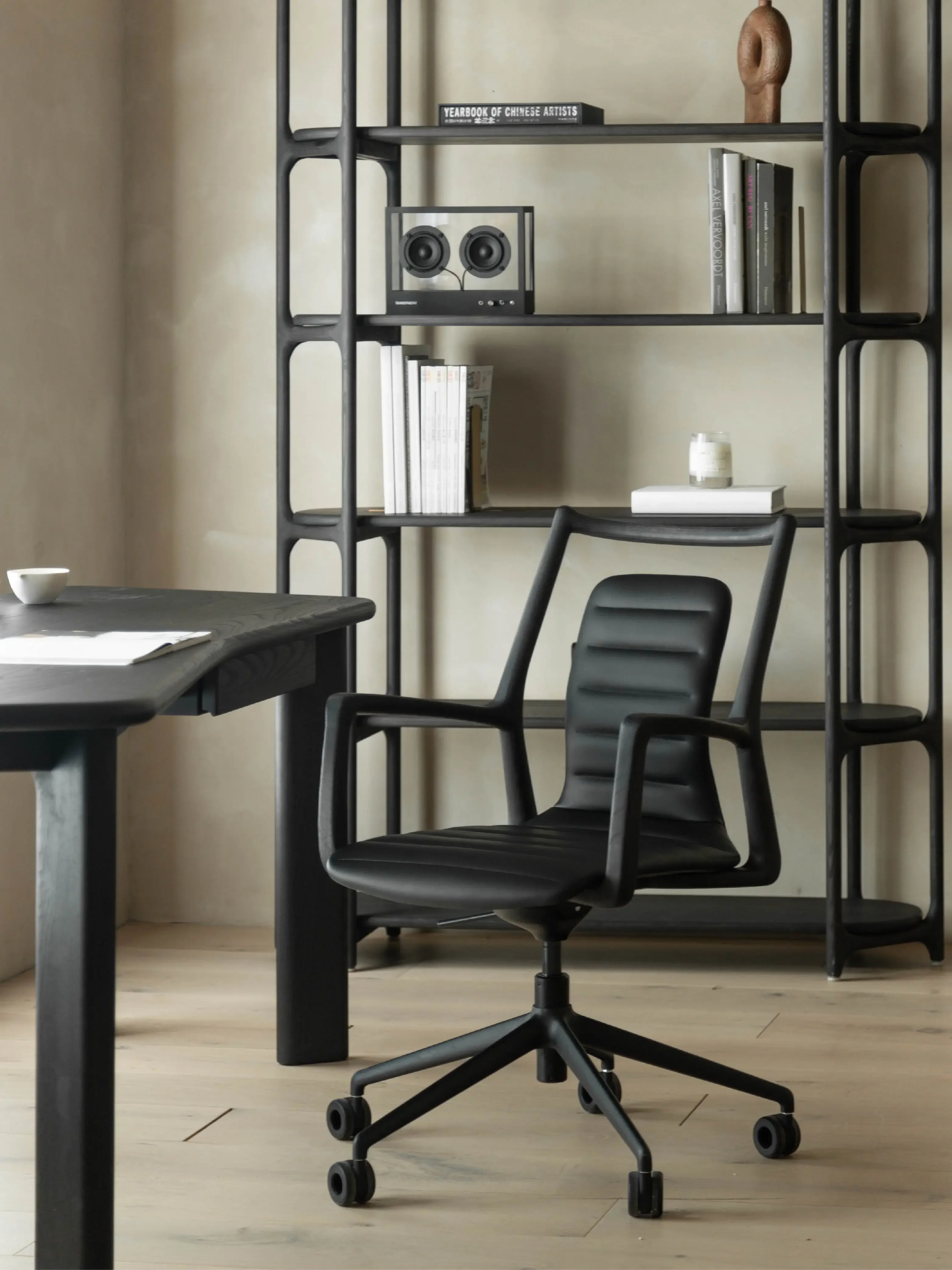 Mantis swivel chair, home office comfortable backrest genuine leather solid wood lift rotary swivel chair