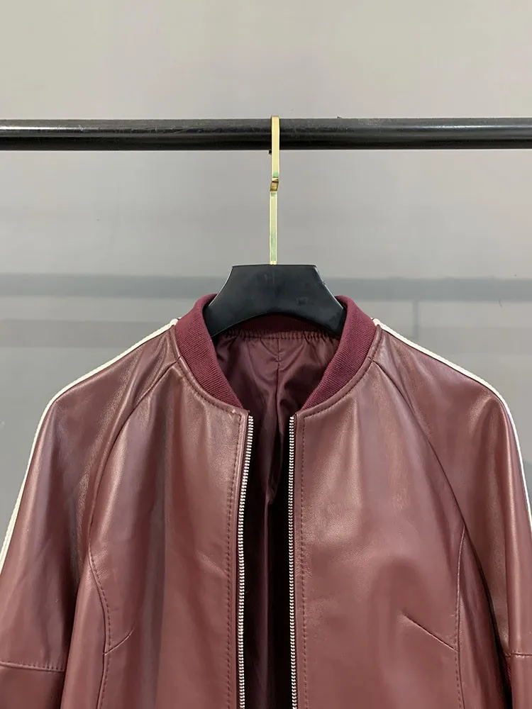 عارضة مصمم المرأة النبيذ الأحمر اللون المرقعة سترة جلد الغنم سستة نمط قصير لينة عارضة الإناث فضفاض معطف جلد حقيقي