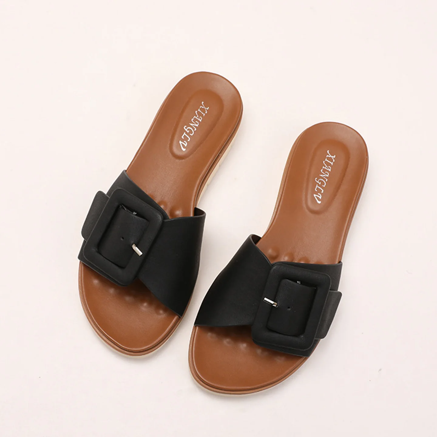 2026 Women's New Slippers Summer Outdoor Comfortable Flat Shoes Luxury Fashion Slippers Women Sandals Vacation Leisure Slippers