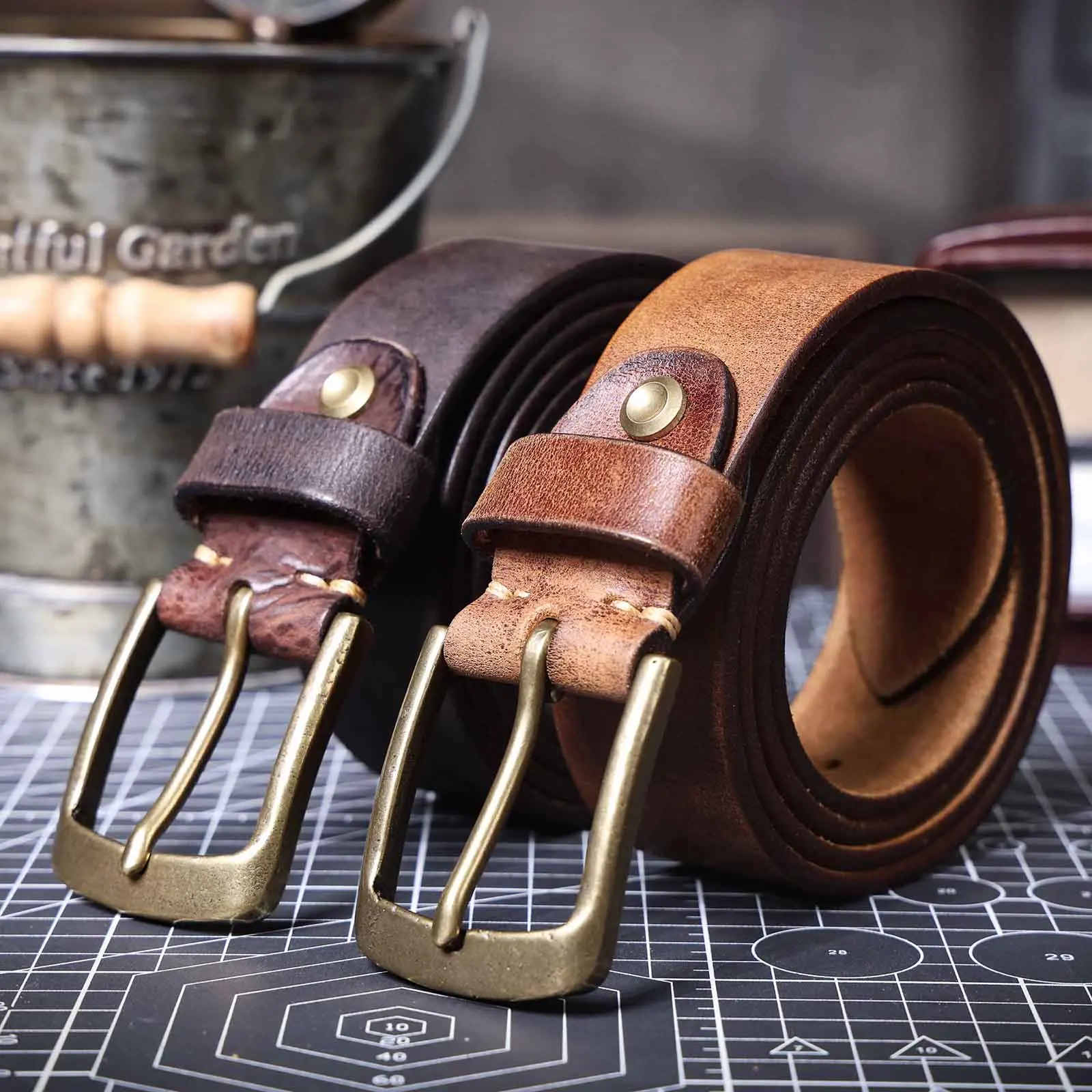 Vintage-Herrengürtel aus echtem Leder mit massiver Messingschnalle, lässiger Dornschließe-Gürtel mit Geschenkbox, verdicktes italienisches Rindsleder – Detail 8