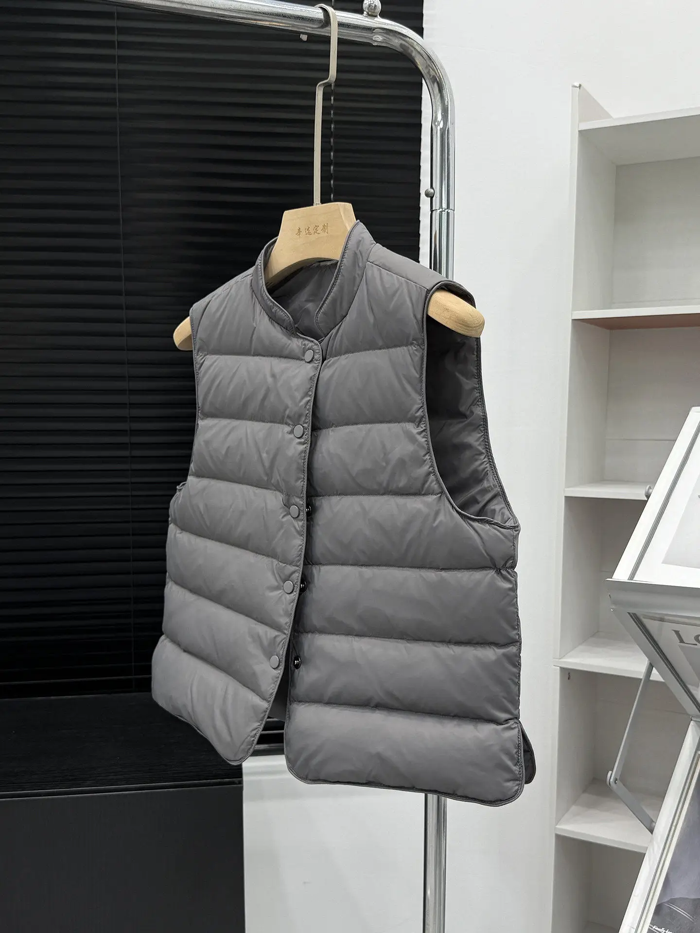 

Qingdao New 2026 Lightweight Warm Du down Cotton Vest Jaet Commute Korean Sle Straight Cut Single Button Closure