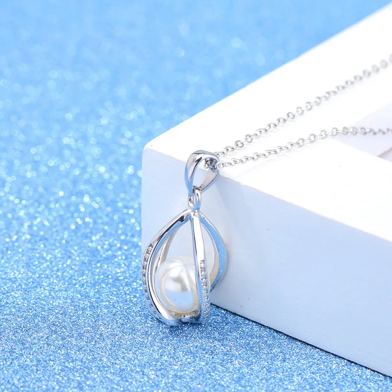 Hollowed-out Lantern with Pearl Pendant Choker Necklace for Women Fashion Clavicle Jewelry Accessory for Girls