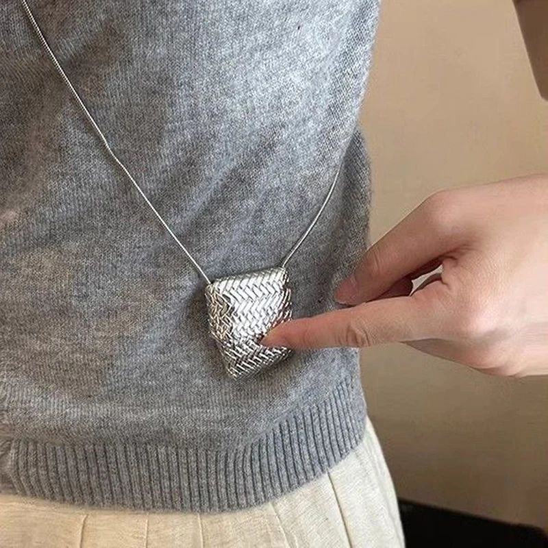 Fashion Creative Retro Mini Woven Bag Pendant Necklace For Women Girls Versatile Long Sweater Chain Jewelry Accessories Gifts