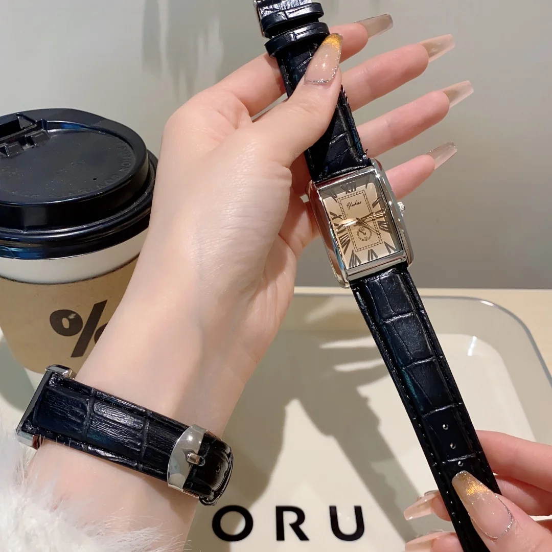 ريترو خمر ساحة كوارتز التناظرية ووتش فضية لهجة حالة التمساح نمط براون الجلود الأعمال عارضة اللباس ساعة المعصم