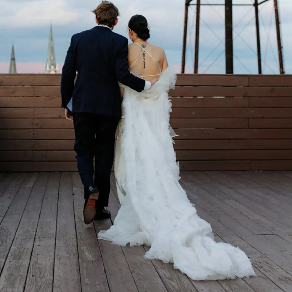 Vestido de novia sencillo con tirantes finos, capa hinchada de tul desmontable, vestidos de novia de satén con espalda abierta entrecruzada personalizada