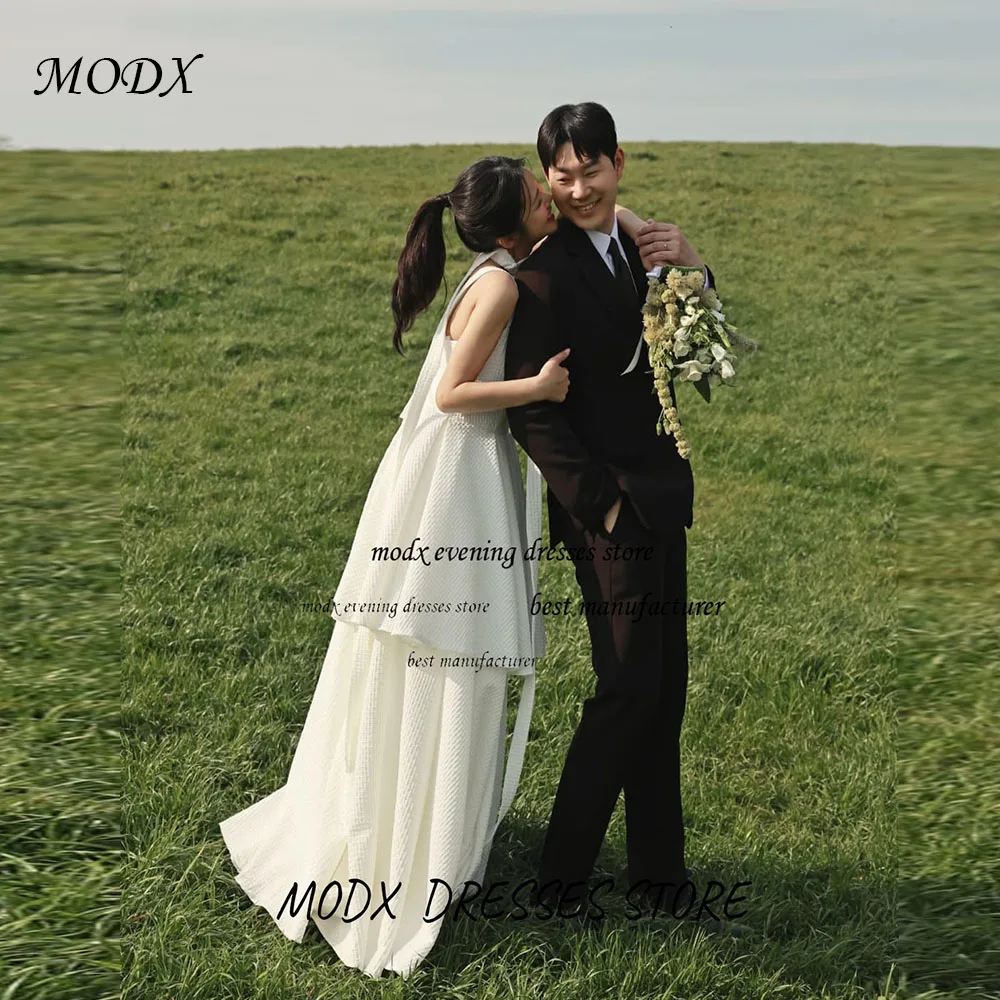 

MODX Sleeveless Asymmetric Wedding Dress Fashionable Edgy Bridal Gown For Outdoor Shoot Customizable 웨딩드레스 amanda’s novias