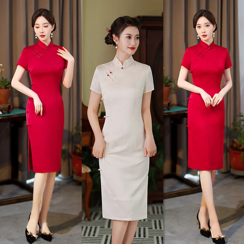 

Acetic Acid Jacquard Side 8-button Mid-length Red Mother Cheongsam New Style Spring And Summer 2023 Pure Color Slim Short-sleeve