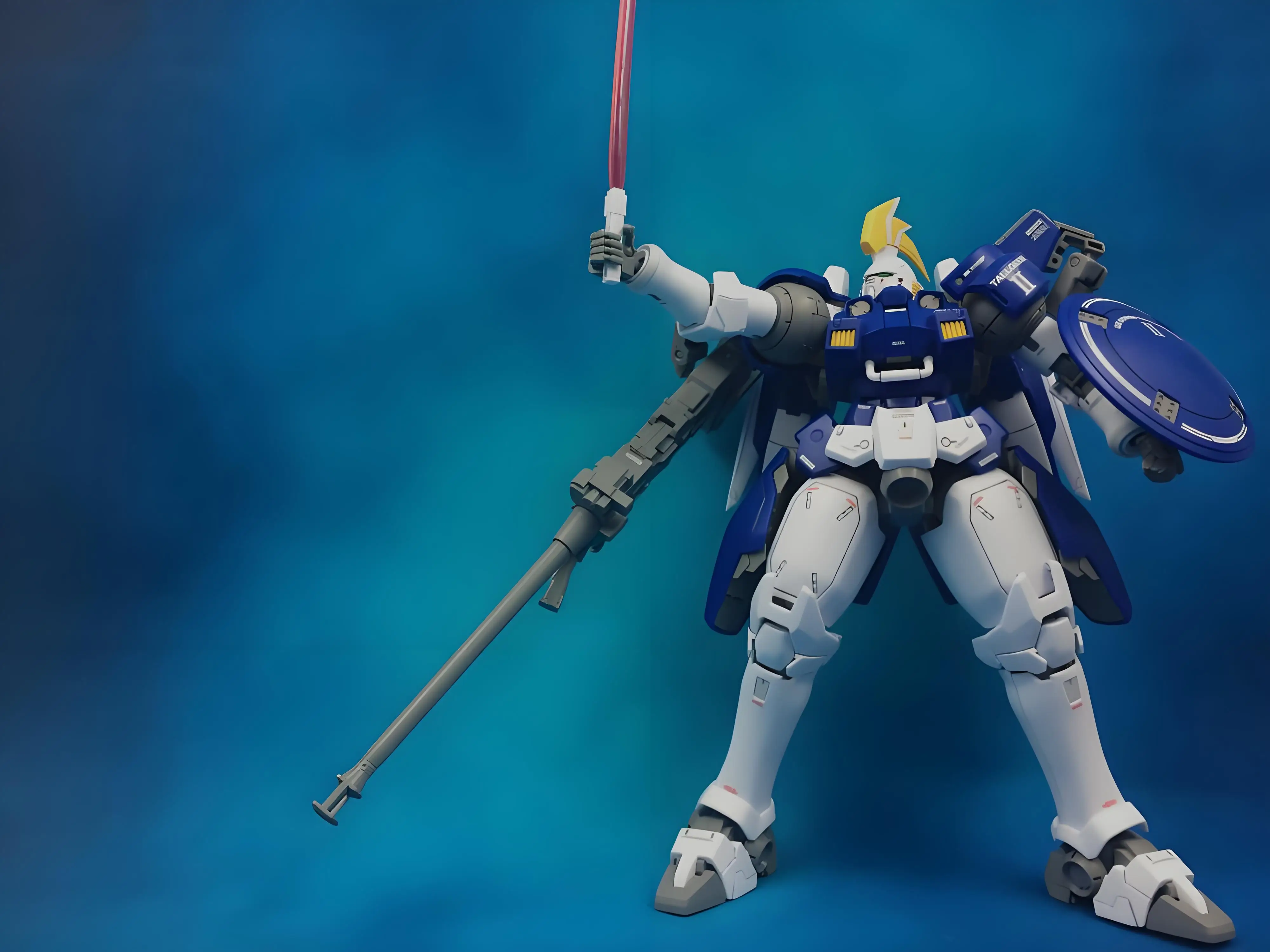 Bandai Original Gundam Modellbausatz MG Tallgeese 2, Actionfigur, Modellbaugruppe, Spielzeug, Sammlermodell, Ornamente, Geschenke für Kinder