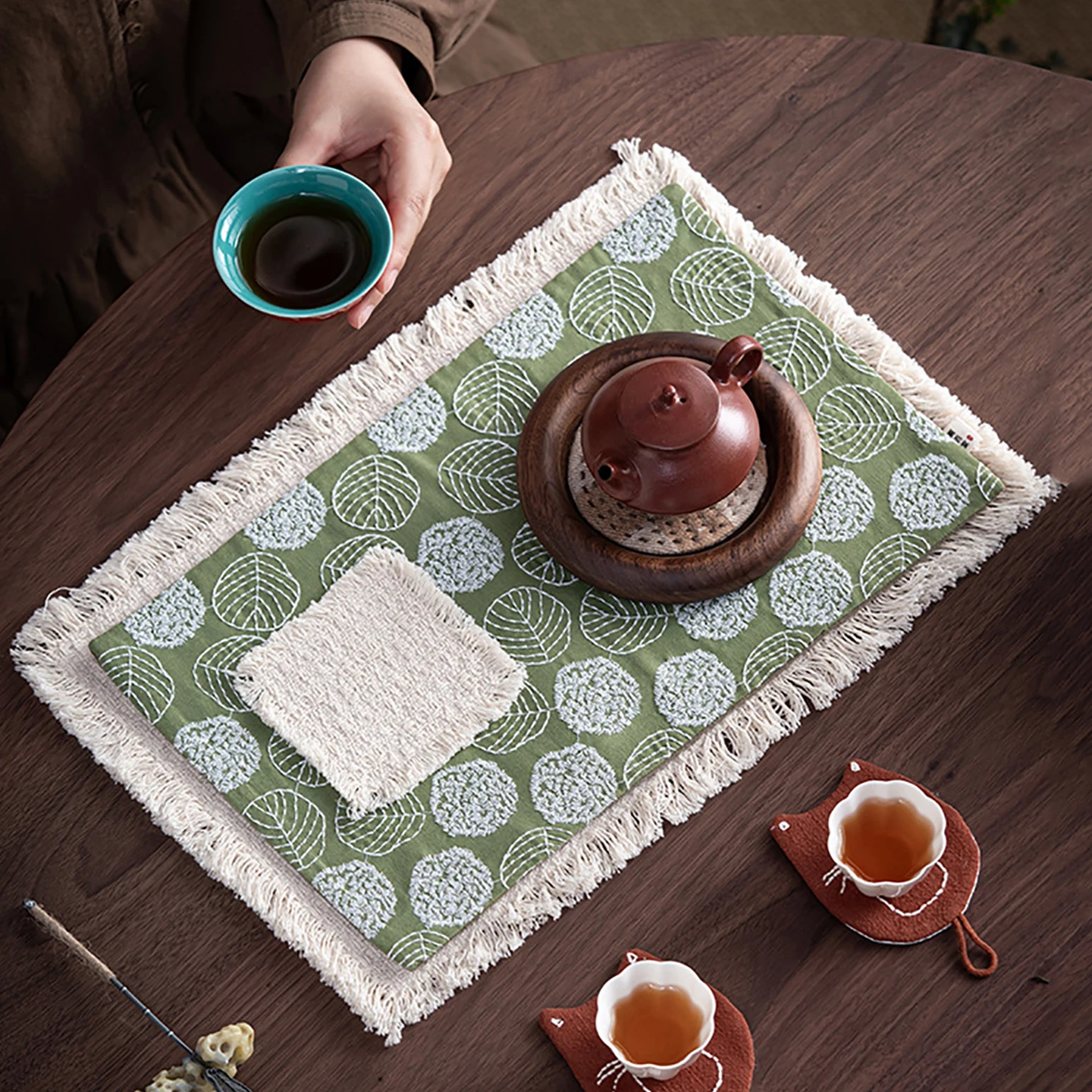 tovaglietta-artigianale-ricamata-tiany-resistente-al-calore-antiscottatura-artistica-per-tavolo-da-te