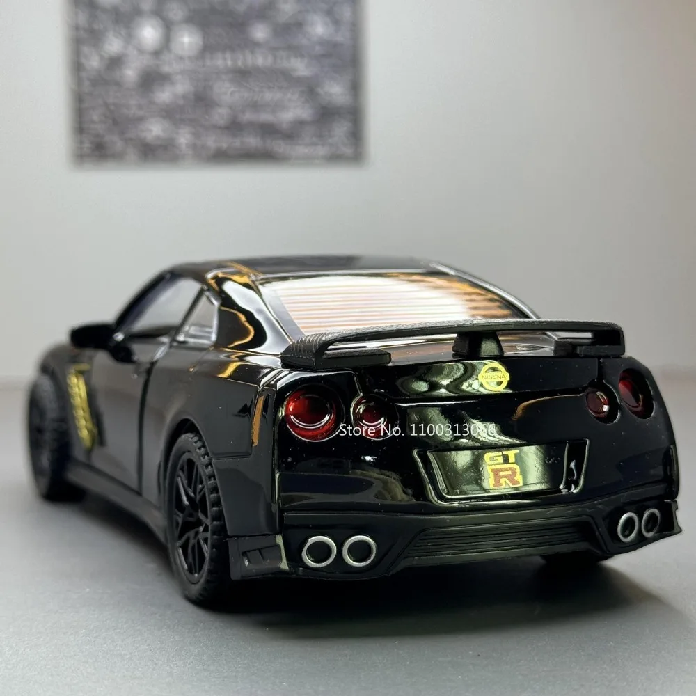 1/32 GT-R Alloy Model Car Simulation Metal Die Casts Vehicle Toys with Light and Sound Sport Car for Child Birthday Gifts