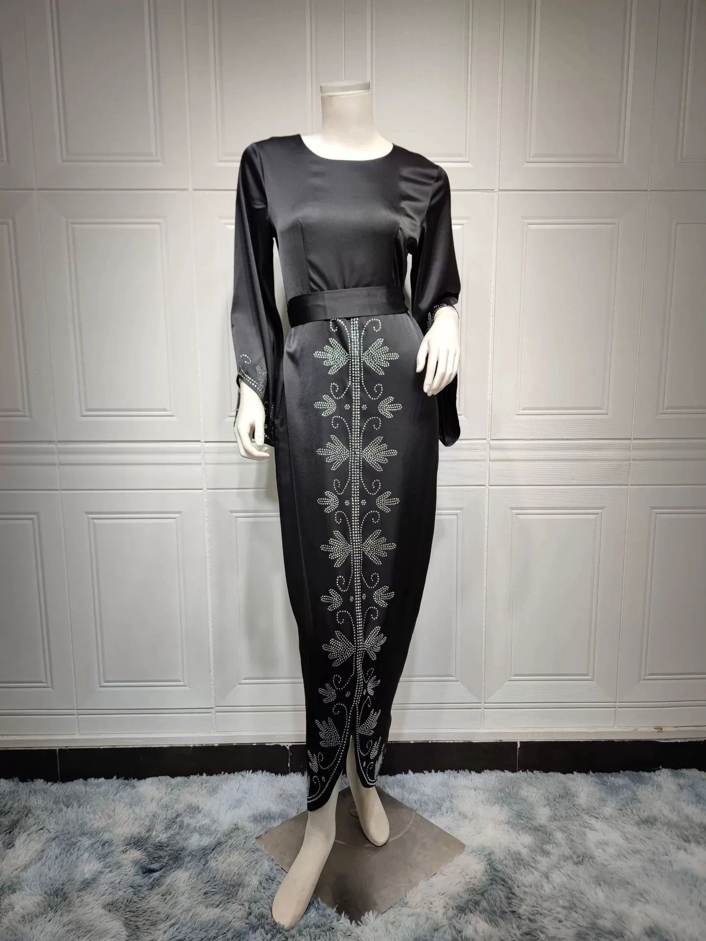 中東女性のドレスクロスボーダーアラブドバイローブファッショナブルなダイヤモンドがちりばめられたソフトサテンイブニングドレス-GZXX568