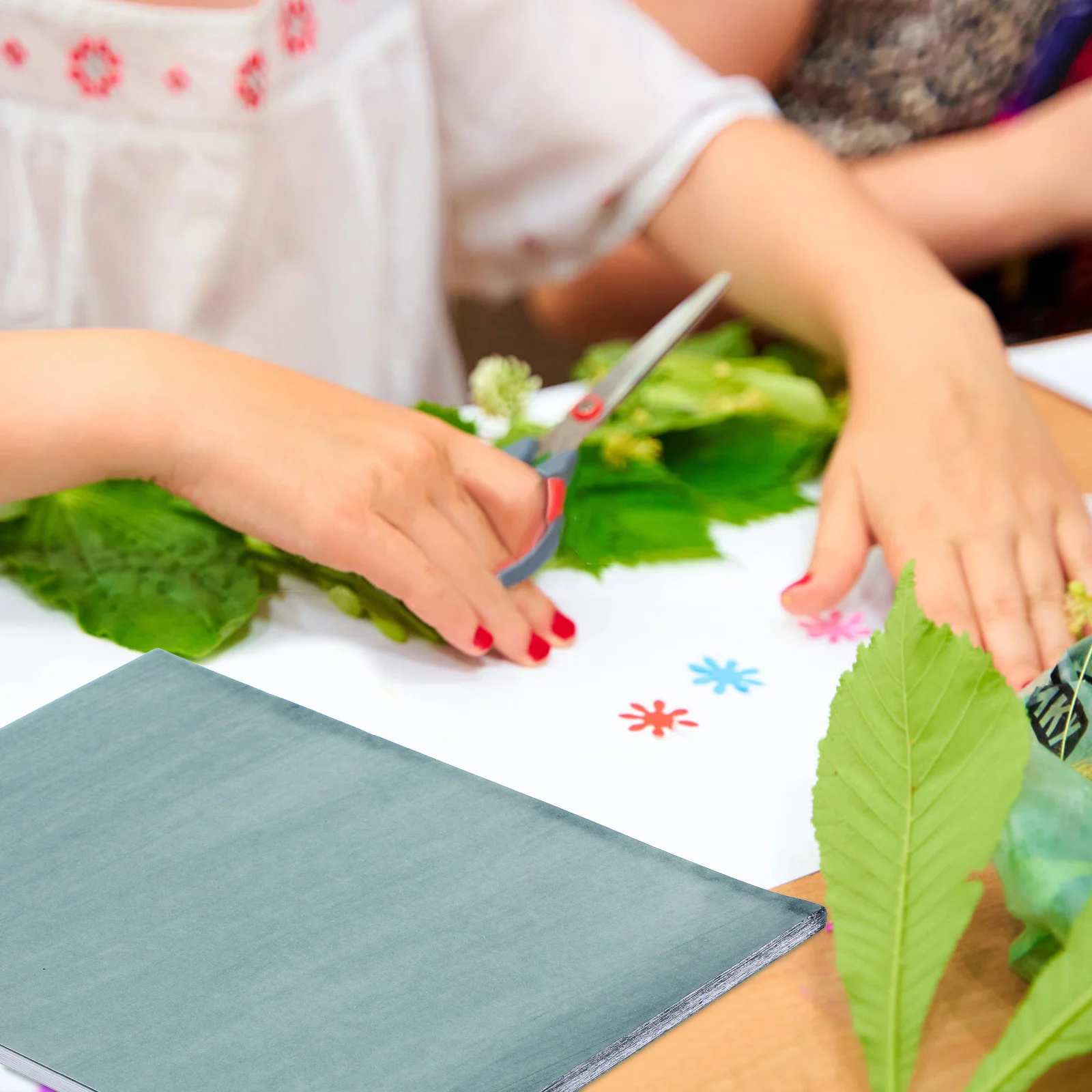 

32 Sheets Sun Print Paper Cyanotype Kit for Outdoor Photography Crafts Solar Activated Drawing Sheets Making Supplies