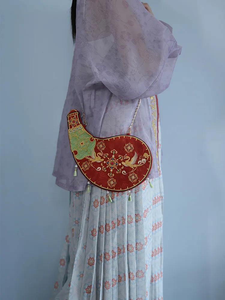 Women Vintage Chinese Hanfu Embroidered Wine Flask Shaped Crossbody Bag Tassel Gold Chain Strap Shoulder Purse For Cosplay Use