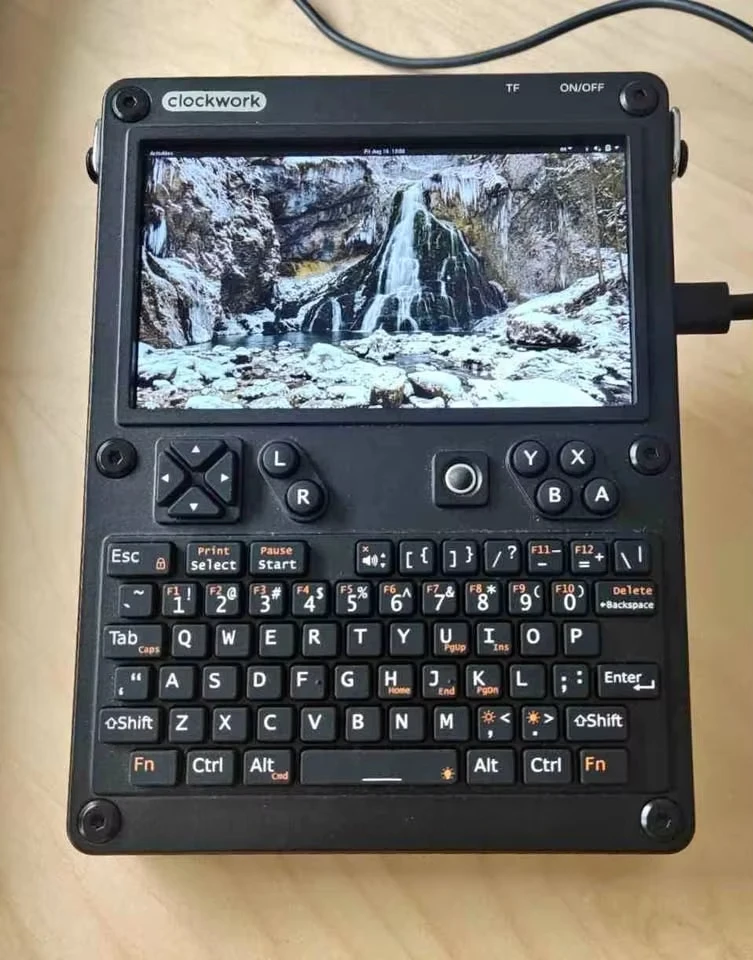ミニPC clockwork uConsole CM4-D 4GB Clockwork Uconsole CM4 Linux handheld review. - YouTube