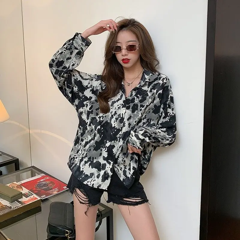 New retro Hong Kong style shirt for women with a lazy style loose ink black and white print hanging long sleeved chiffon shirt